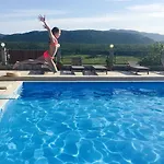 Krnic Olimpic Pool Zadvarje