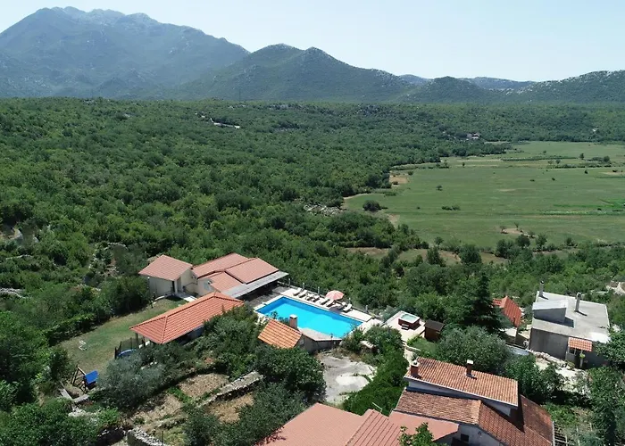 Krnic Olimpic Pool * Zadvarje
