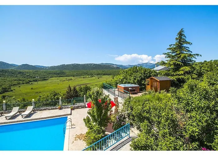 Krnic Olimpic Pool * Zadvarje