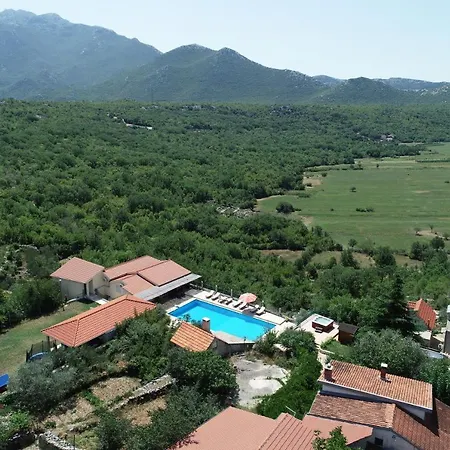 Krnic Olimpic Pool * Zadvarje
