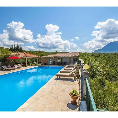 Krnic Olimpic Pool Vakantiehuis Zadvarje