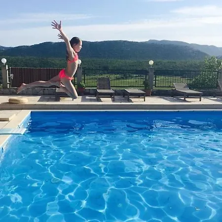 Krnic Olimpic Pool Zadvarje