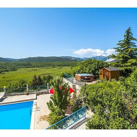 Krnic Olimpic Pool * Zadvarje