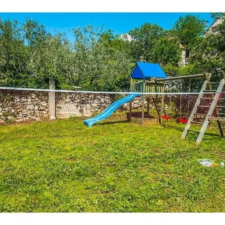 Krnic Olimpic Pool Tatil Evi Zadvarje