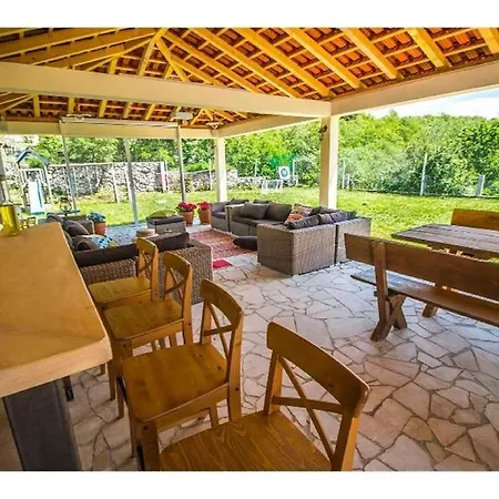 بيت للعطل Krnic Olimpic Pool *