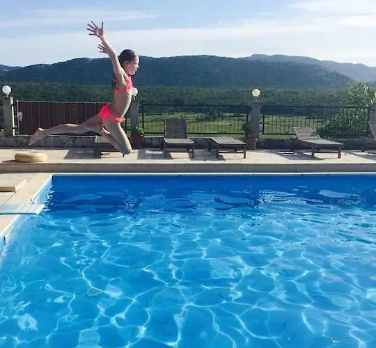 Krnic Olimpic Pool Zadvarje