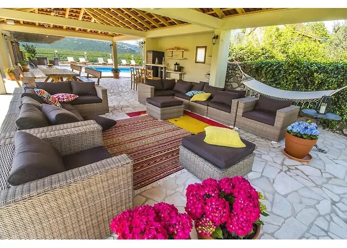 Krnic Olimpic Pool Tatil Evi Zadvarje