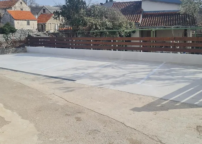 Krnic Olimpic Pool * Zadvarje